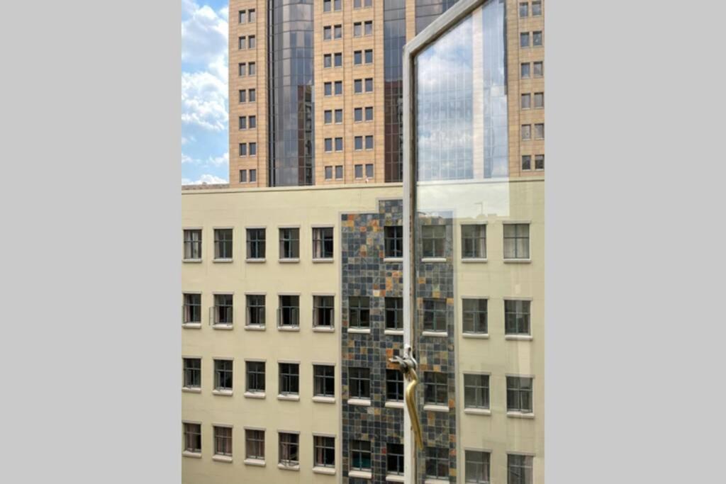 Cool & Easy Flat In The Heart Of Marshalltown Johannesburg Exterior photo