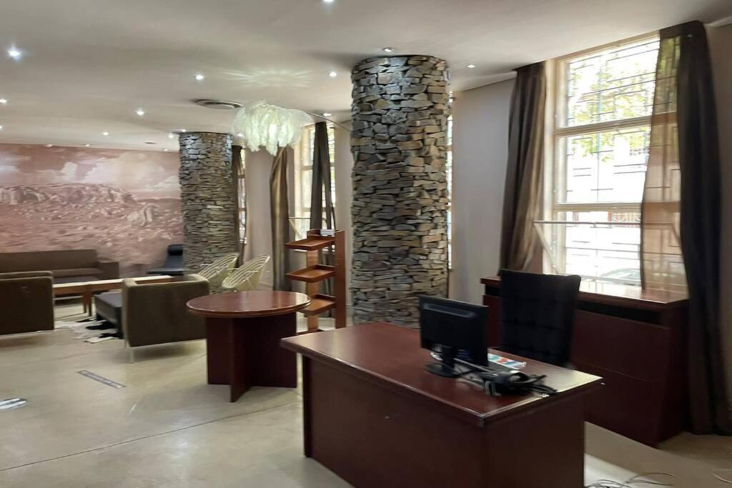 Cool & Easy Flat In The Heart Of Marshalltown Johannesburg Exterior photo